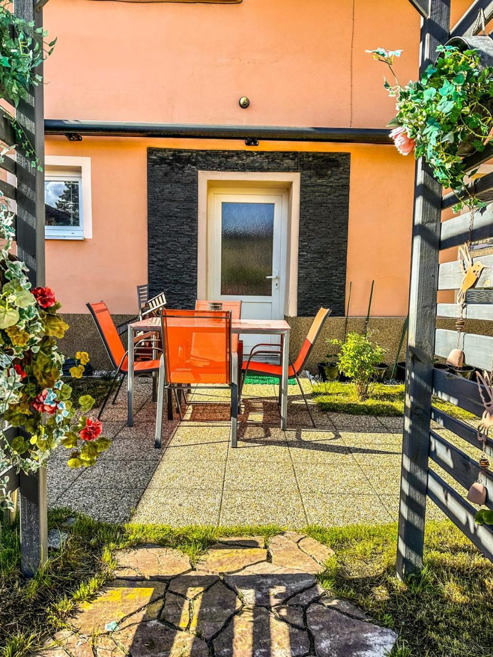 Apartman Pod Hradem Horšovský Týn Buitenkant foto